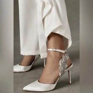 Badgley Mischka White Blanca heels New In Box